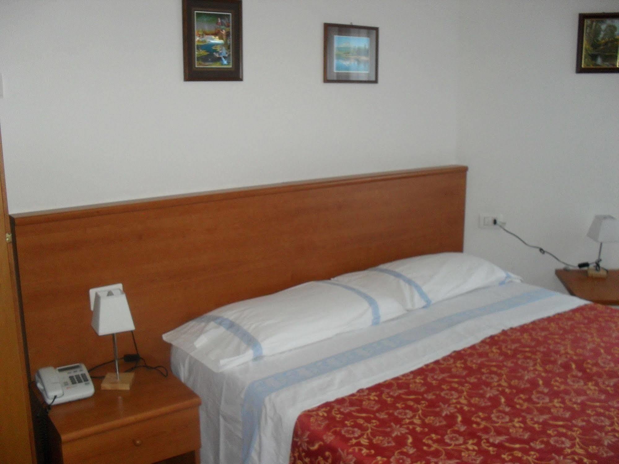 Albergo Ristorante Olimpia Abbadia San Salvator Luaran gambar